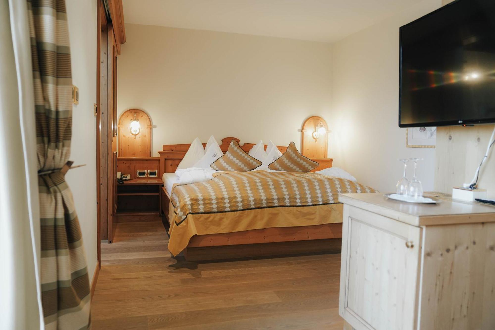 Hotel Fuerstenhof Schenna Room photo